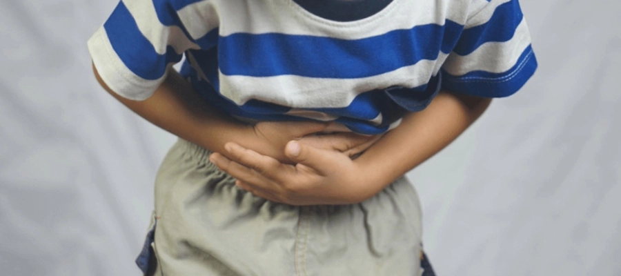 O que é dor abdominal infantil que vai e volta ? Como tratar? - Tamarine