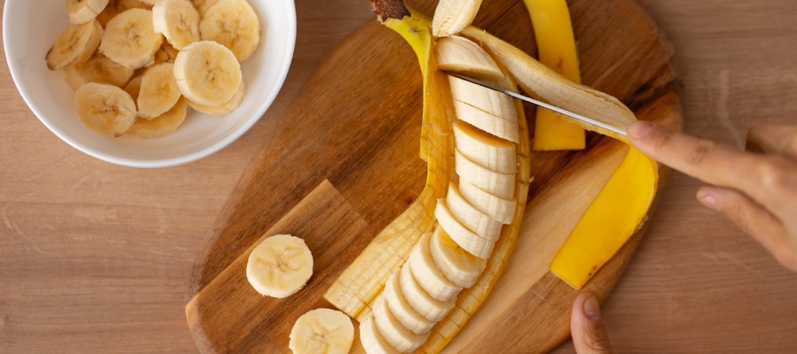 Banana prende o intestino? É melhor a fruta verde ou madura? - Tamarine